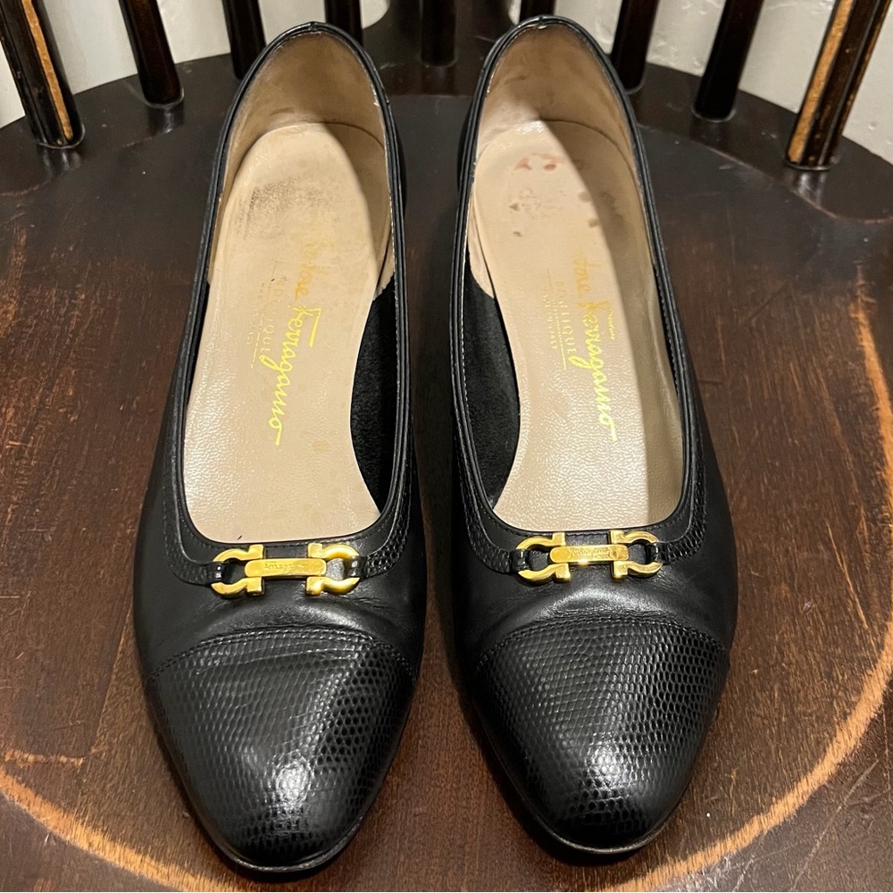 Salvatore Ferragamo Boutique Black Leather Gancini Pumps Lizard Cap Toe 7B